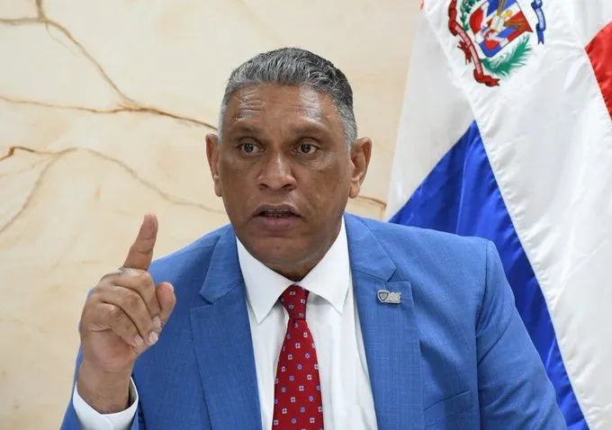Chu Vásquez anuncia apoyo a Carolina Mejía para la candidatura presidencial del PRM