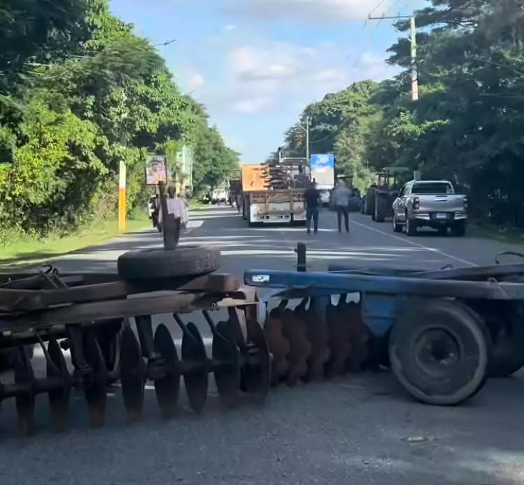 Productores denuncian “secuestro”; son detenidos durante protesta por deuda de RD$550 millones en San Juan