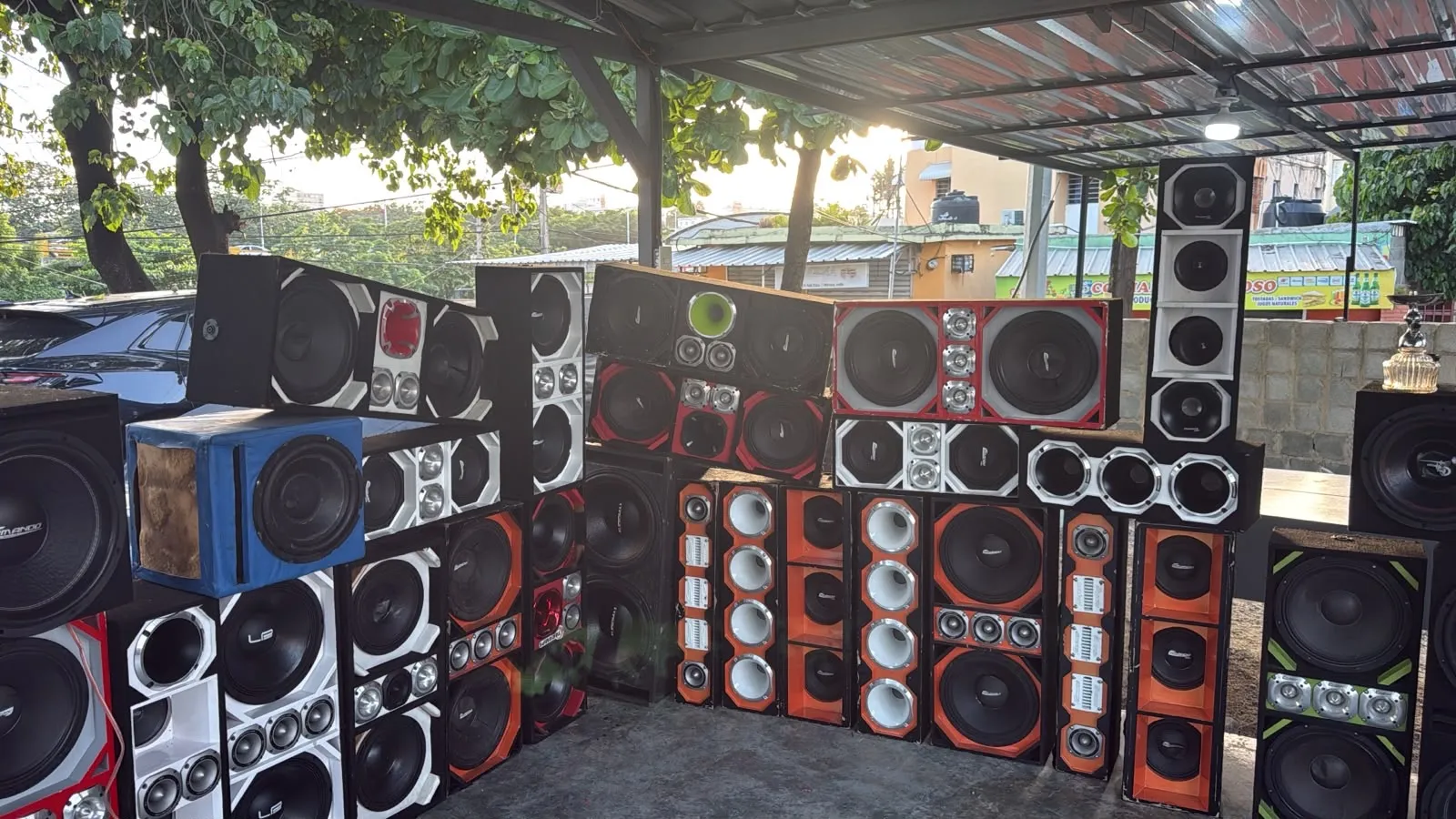 Incautan equipos de sonido por contaminación sónica en el DN