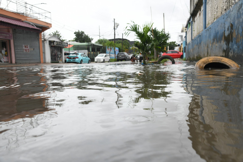 Suspenden docencia en centros educativos de zonas vulnerables en provincias bajo alerta amarilla