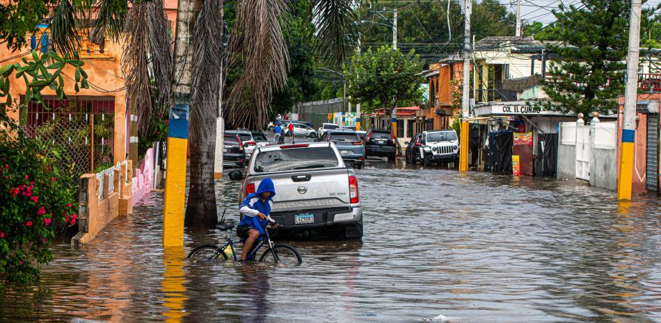 Vaguada desata aguaceros fuertes este sábado; mantienen 14 provincias en alerta