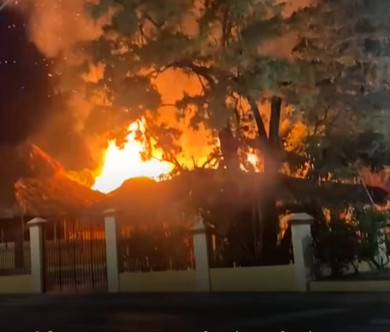 Desconocidos incendian instalaciones del restaurante «Las Dunas» en Baní