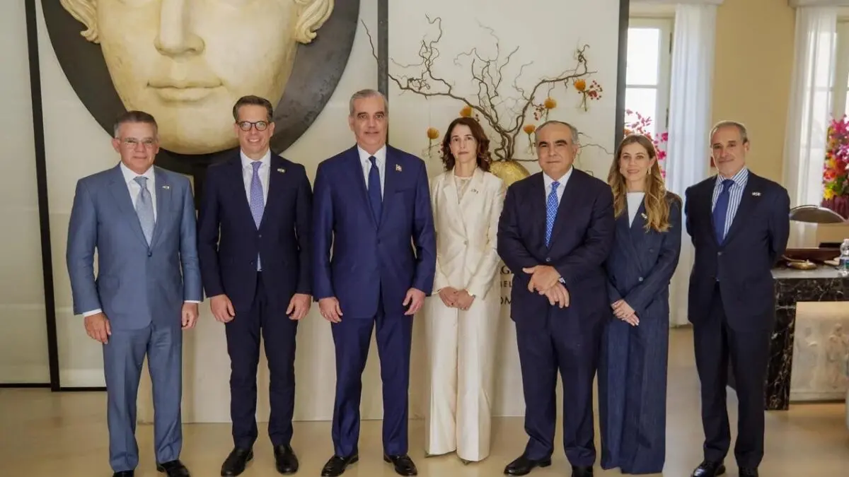 Abinader llama a empresarios italianos a invertir en República Dominicana