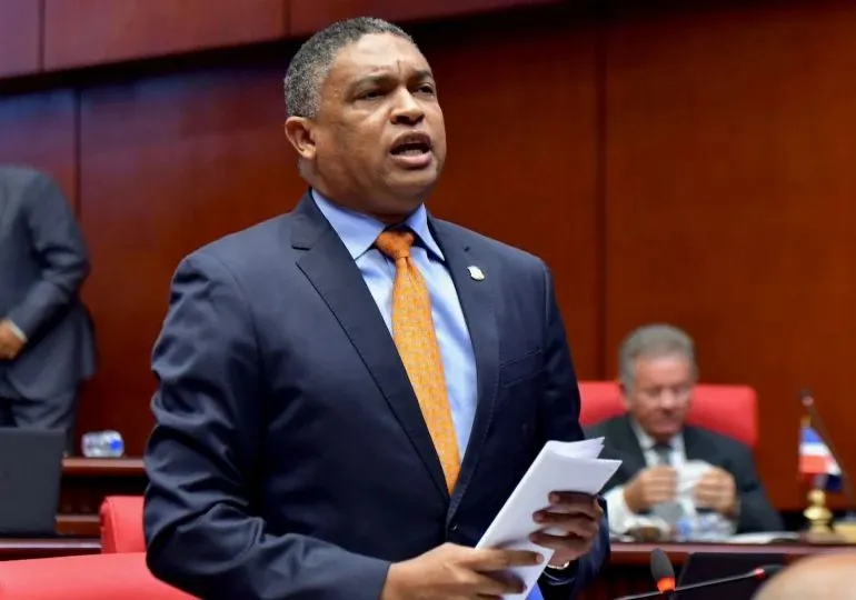 Yván Lorenzo acusa al Gobierno de irresponsabilidad por incidente con diputada de Elías Piña
