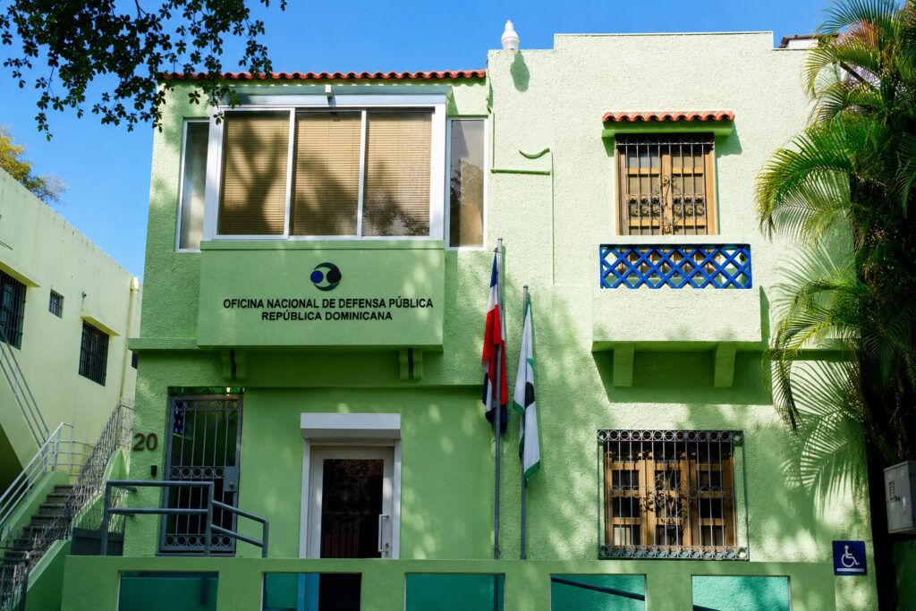El precio de defenderse: cuando no hay dinero para pagar un abogado