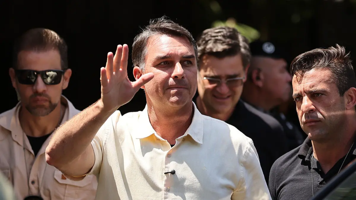 Flávio Bolsonaro huyó de Brasil hacia EE. UU.
