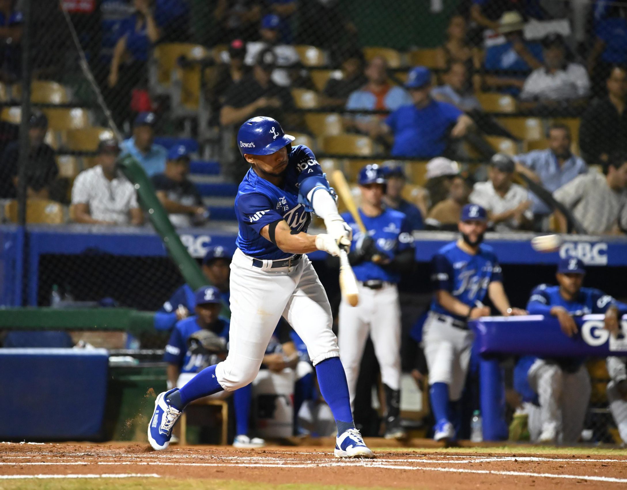 Pasión del béisbol arranca esta noche